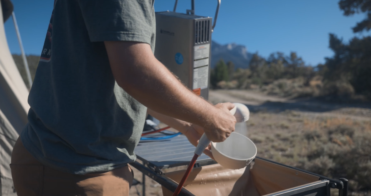 Wie reinige ich meinen Campinggrill?